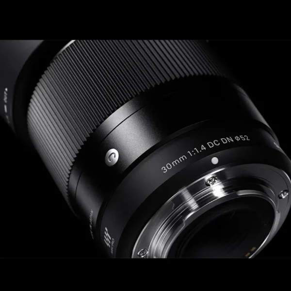 Alternative view of Sigma 30mm F1.4 DC DN
